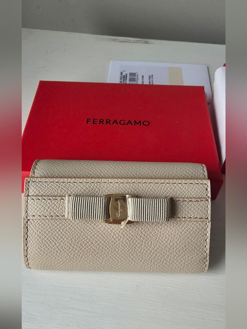 NWT Ferragamo Vara Bow Leather 6-Key Holder Stone Beige Boxed